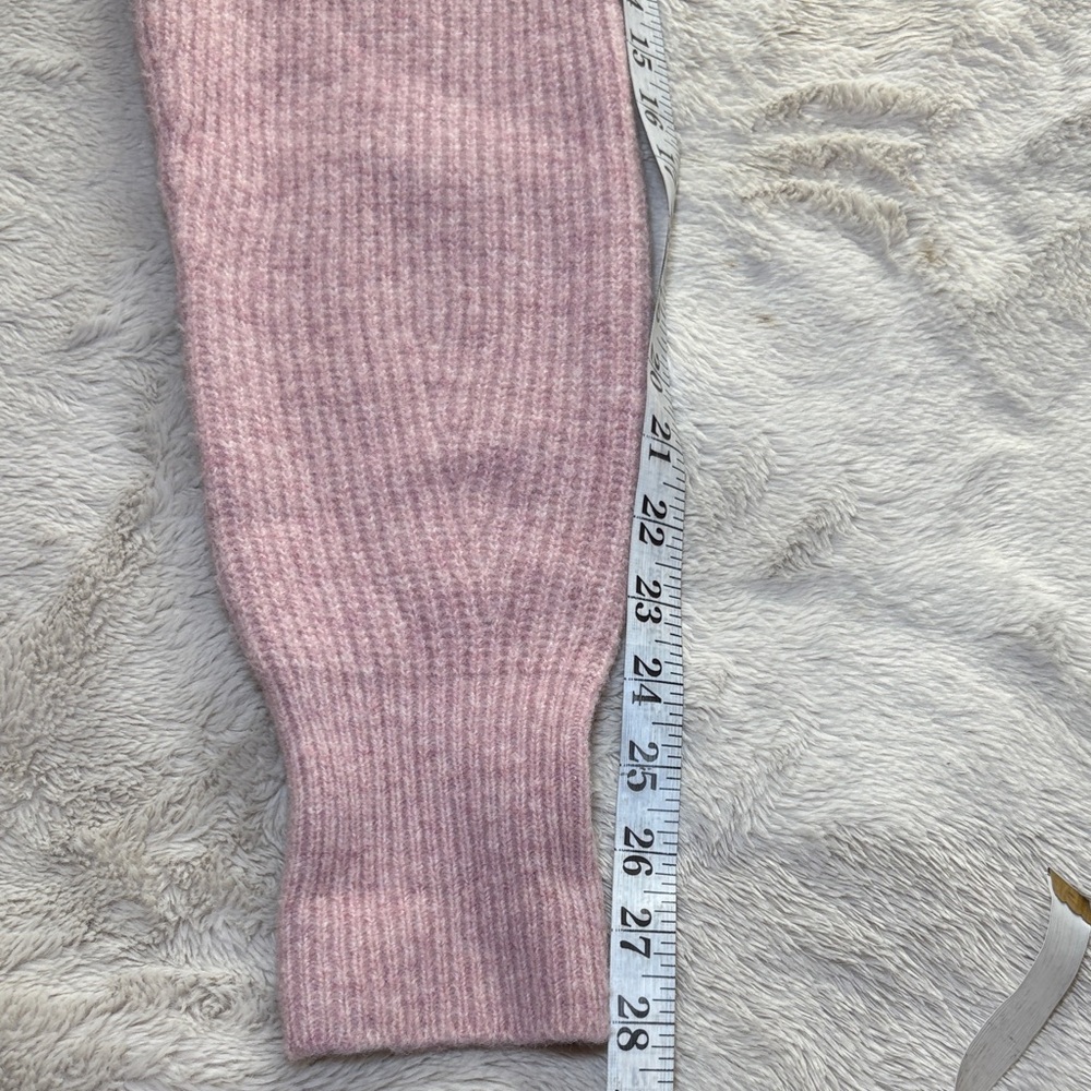 Uniqlo Soft Pink V-Neck Sweater - Picture 7 of 9